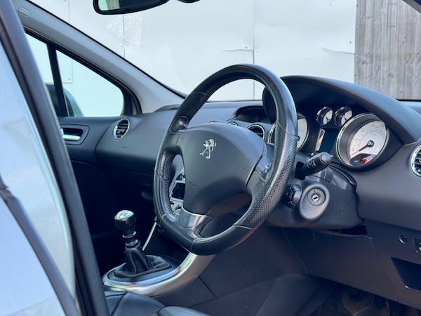 Used Peugeot 308 2013 for sale - 76259793: Photo 15