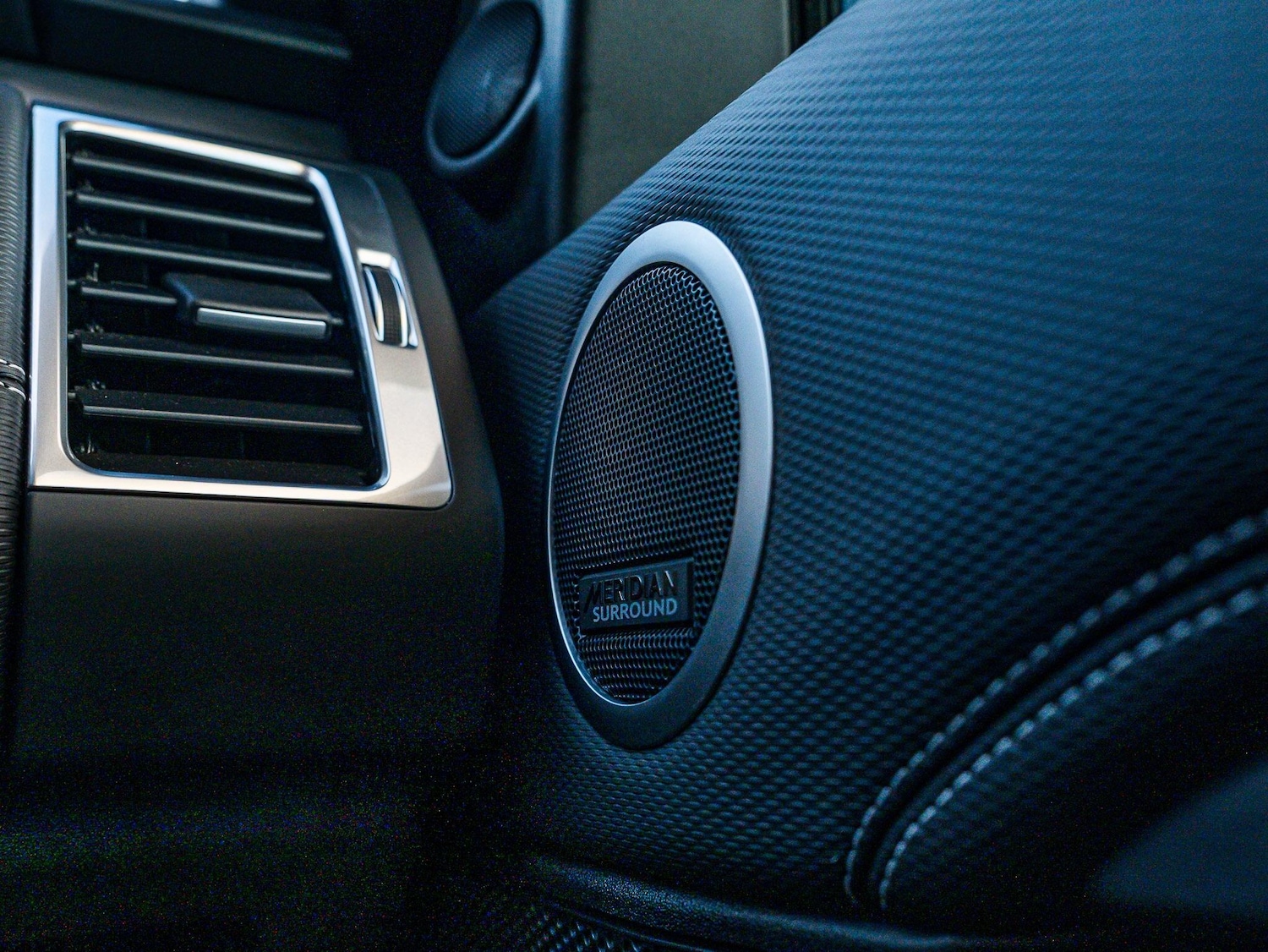 Used Land Rover Discovery 2024 for sale - 76644555: Photo 30