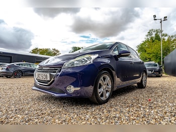 Used Peugeot 208 2015 for sale - 79496259: Photo