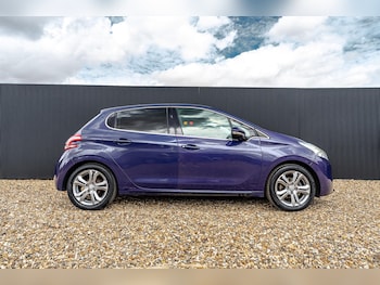 Used Peugeot 208 2015 for sale - 79496259: Photo