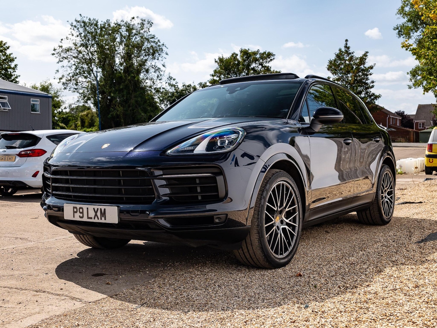 Used Porsche Cayenne for sale - 76634059: Photo 3