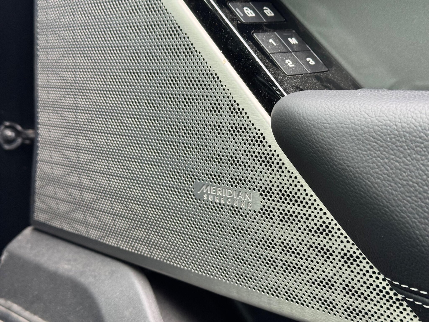Used Land Rover Range Rover Velar 2021 for sale - 76359845: Photo 4
