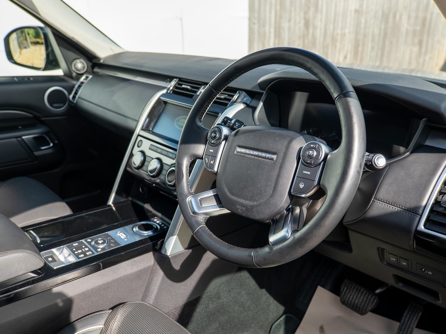 Used Land Rover Discovery 2017 for sale - 77704925: Photo 22