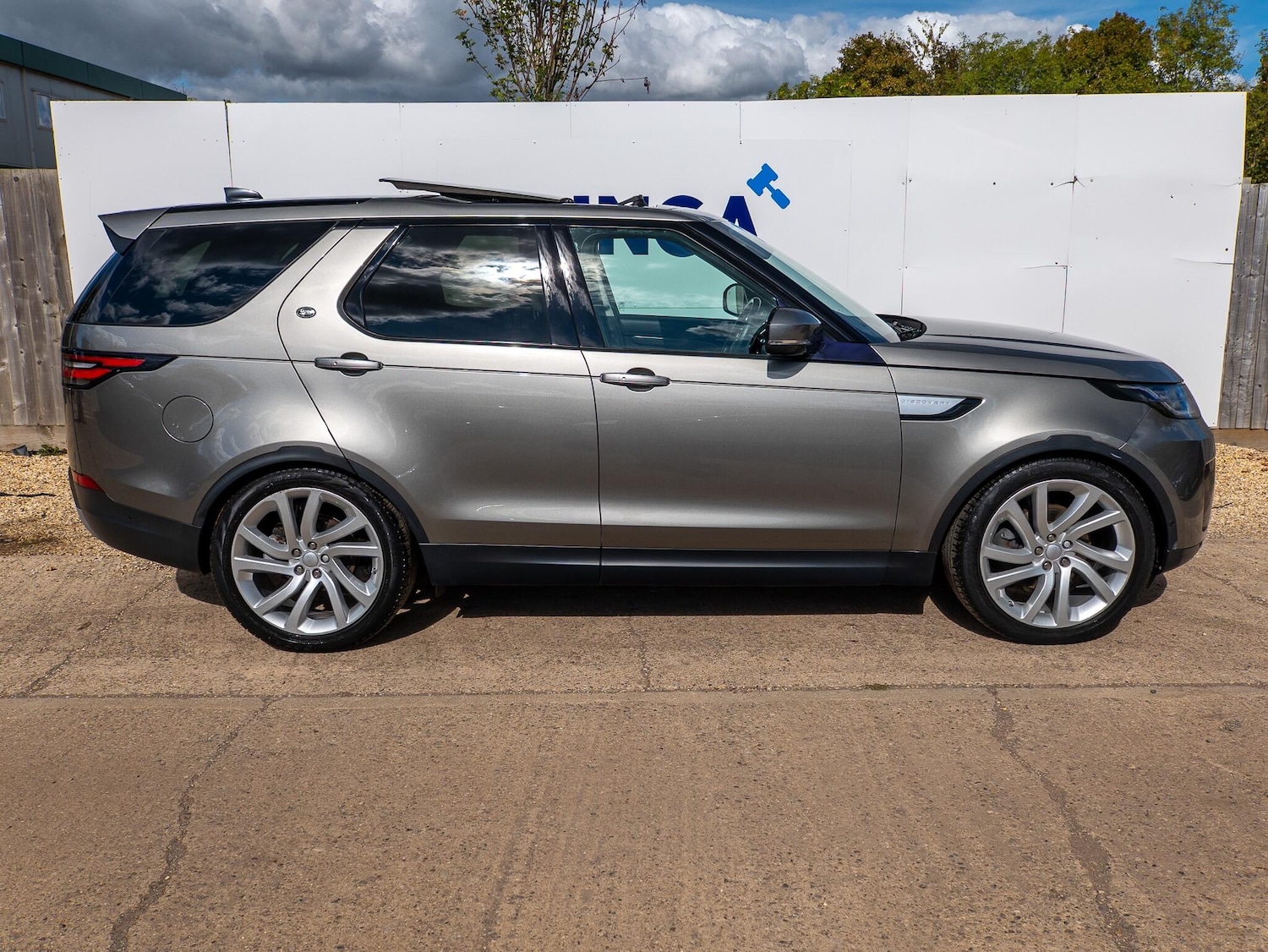 Used Land Rover Discovery 2017 for sale - 77704925: Photo 4