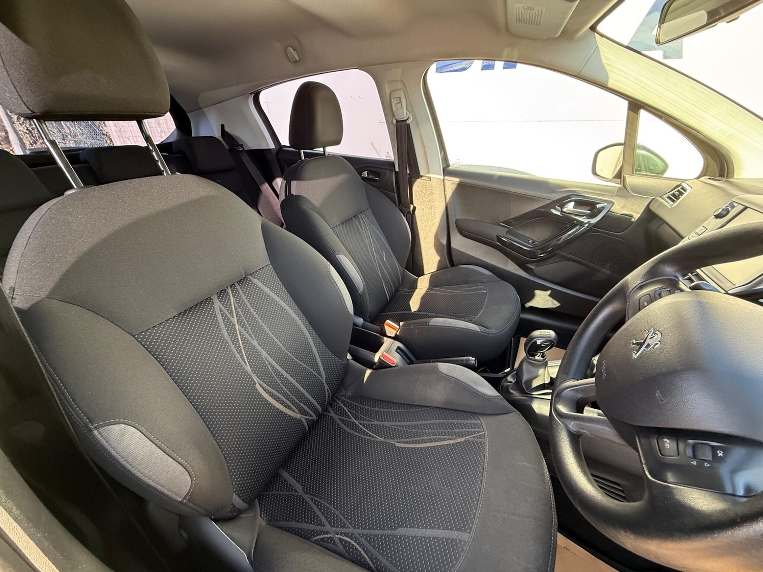 Used Peugeot 208 2012 for sale - 76634127: Photo 11