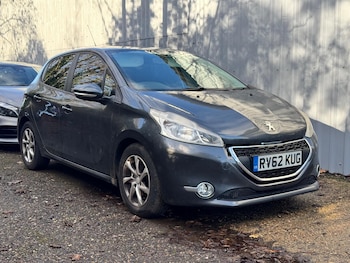 Peugeot - 208