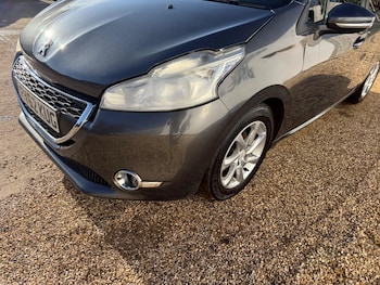 Used Peugeot 208 2012 for sale - 76634127: Photo