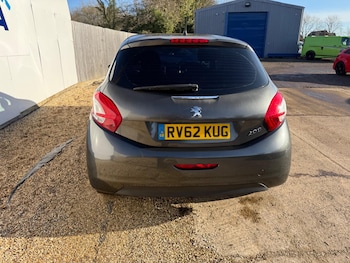 Used Peugeot 208 2012 for sale - 76634127: Photo