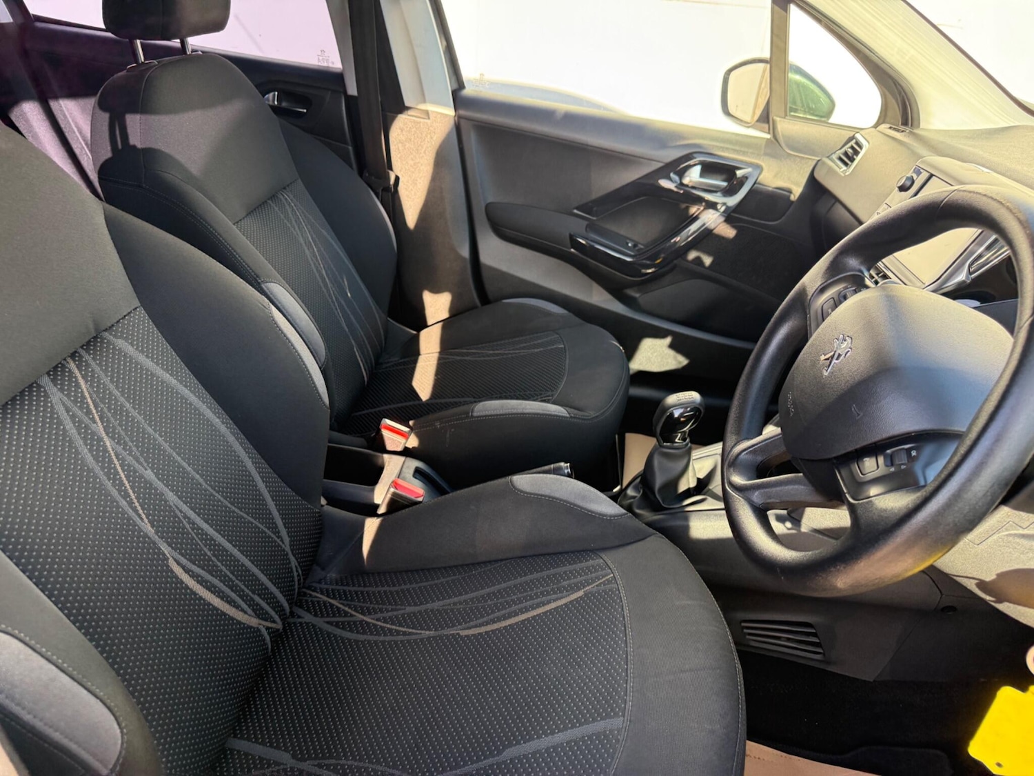 Used Peugeot 208 2012 for sale - 76634127: Photo 8