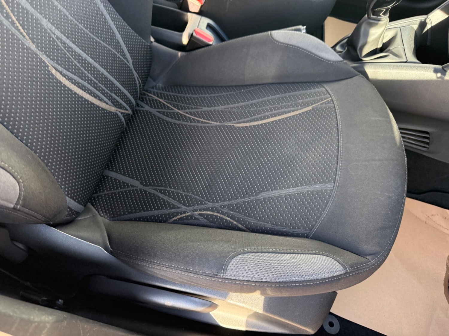 Used Peugeot 208 2012 for sale - 76634127: Photo 9