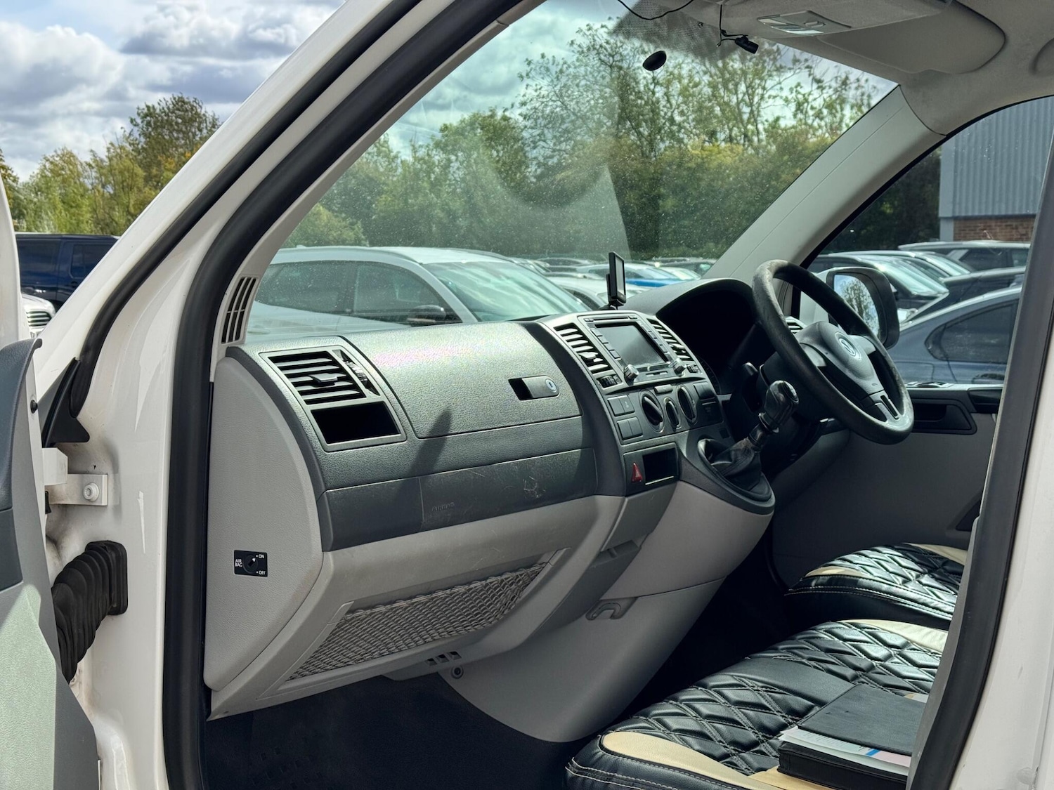 Used Volkswagen Transporter 2013 for sale - 76800947: Photo 24