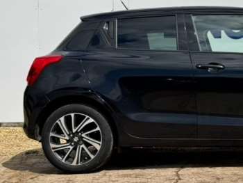 Used Suzuki Swift 2021 for sale - 75401199: Photo