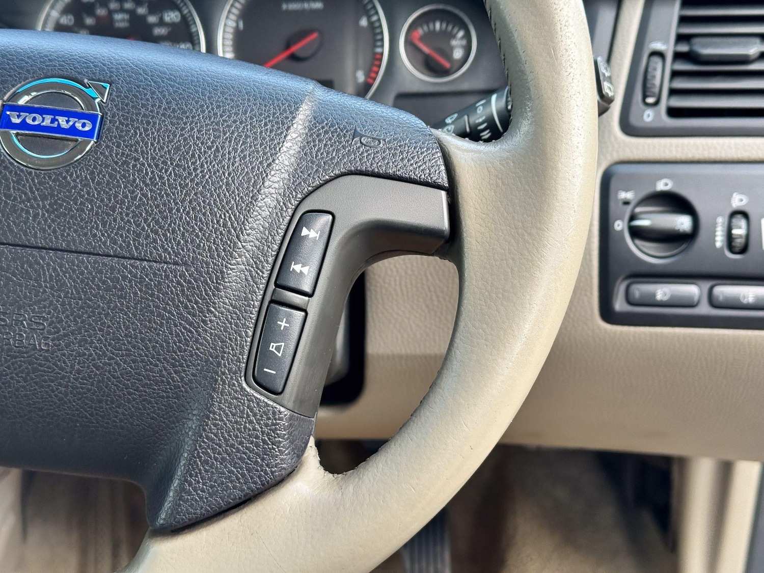 Used Volvo XC70 2005 for sale - 76122379: Photo 31