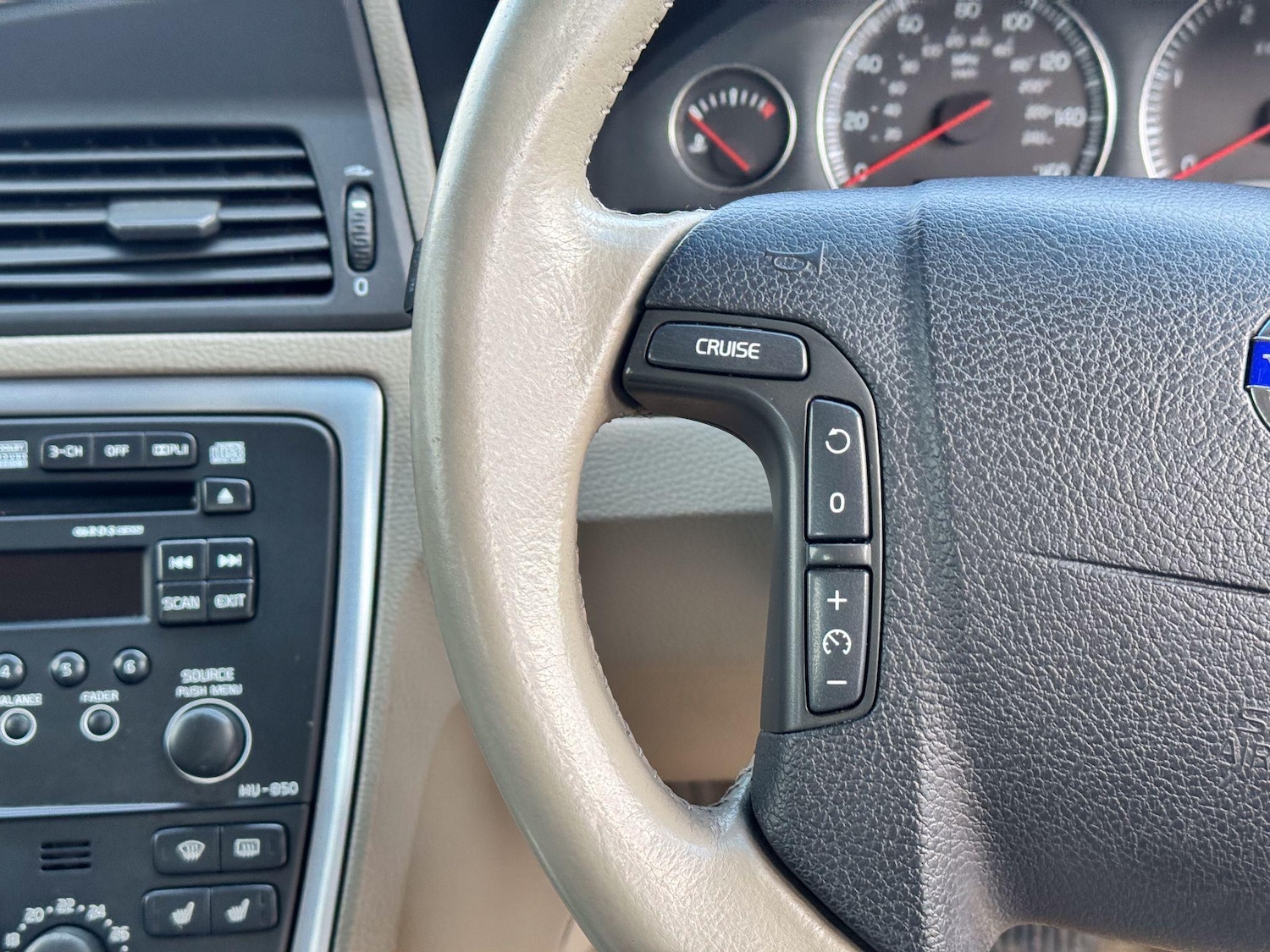 Used Volvo XC70 2005 for sale - 76122379: Photo 32