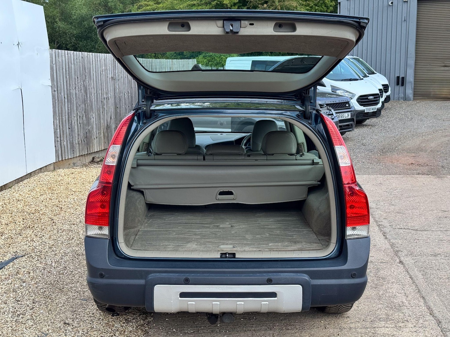 Used Volvo XC70 2005 for sale - 76122379: Photo 43
