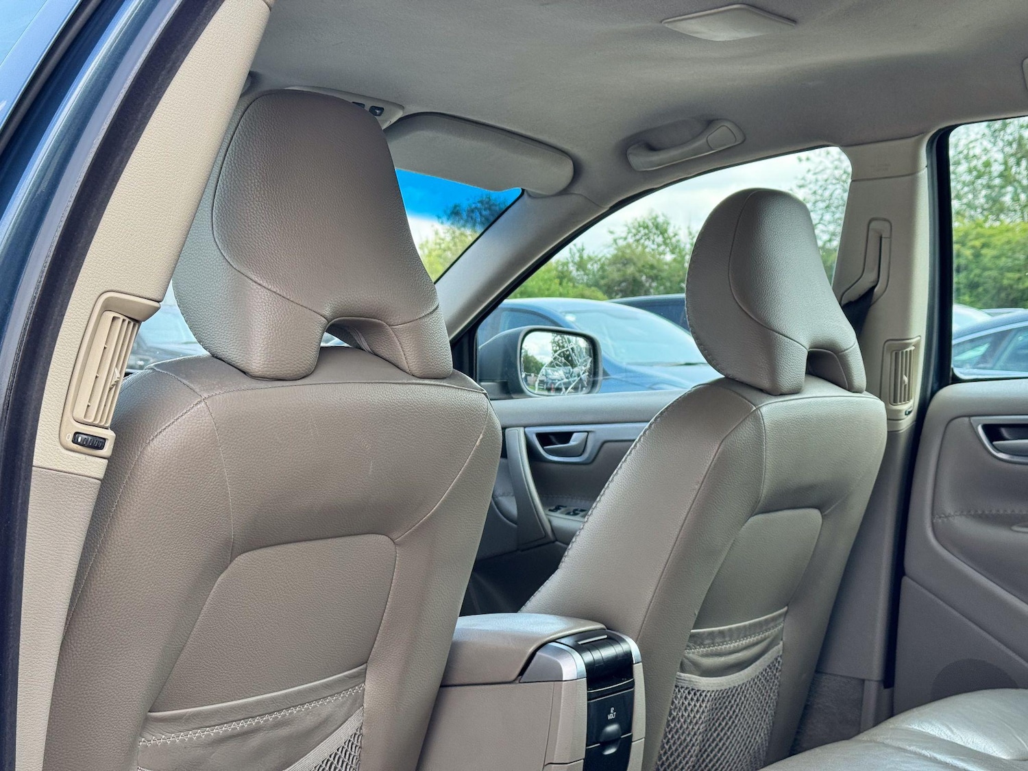 Used Volvo XC70 2005 for sale - 76122379: Photo 46