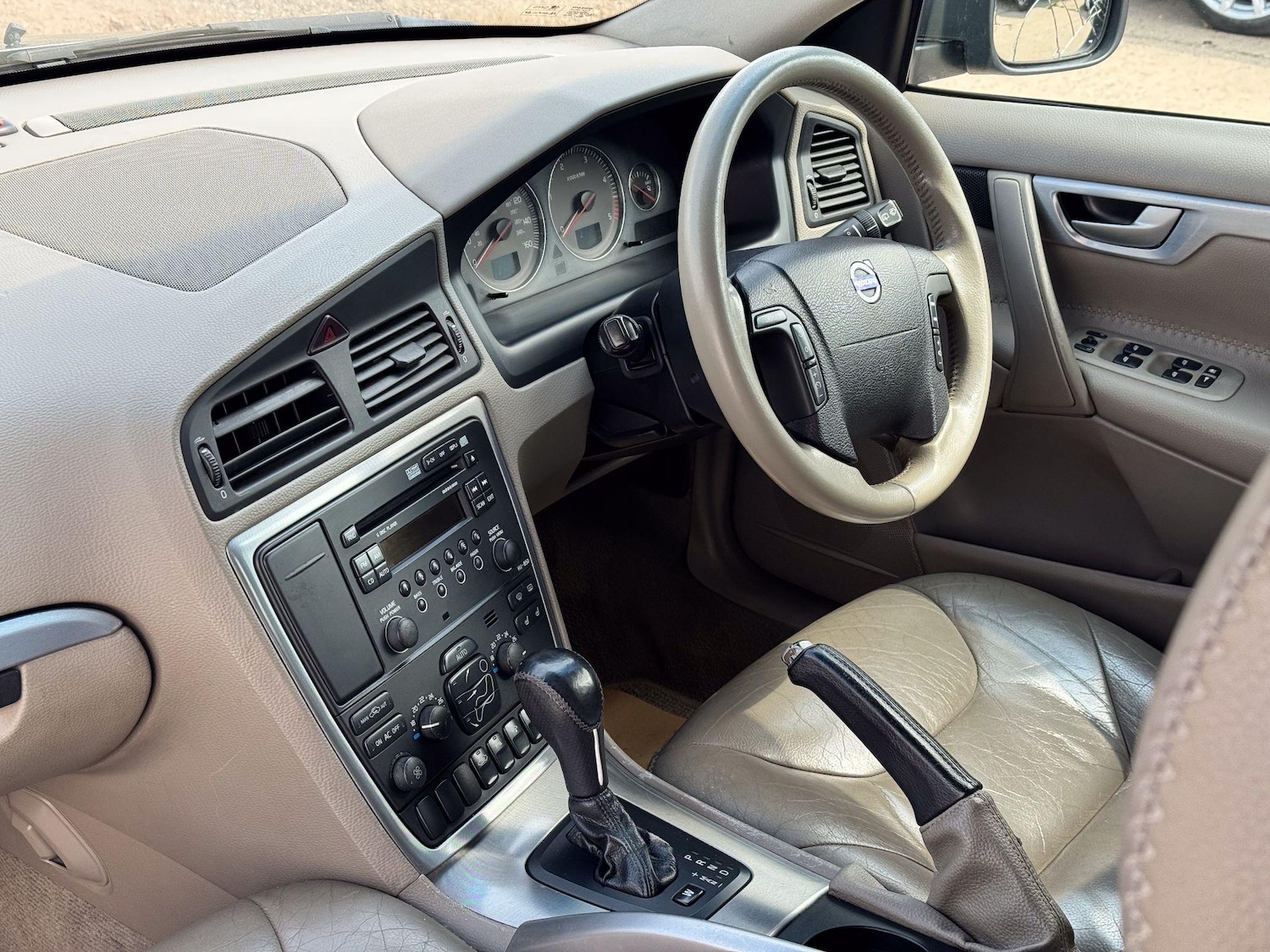 Used Volvo XC70 2005 for sale - 76122379: Photo 51