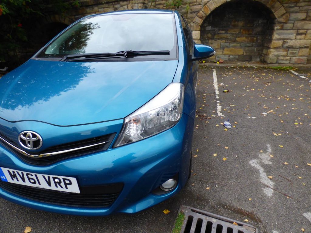 Used Toyota Yaris 2011 for sale - 76131976: Photo 2