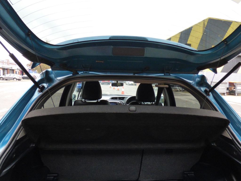 Used Toyota Yaris 2011 for sale - 76131976: Photo 24