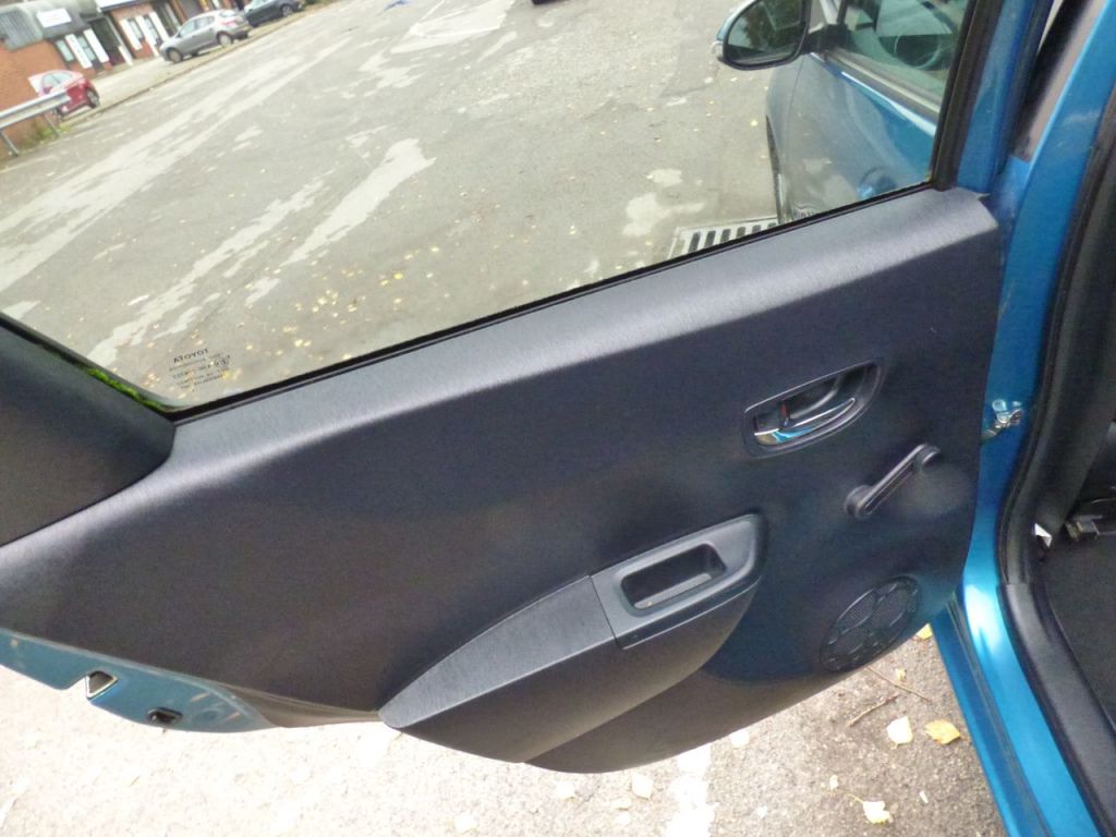 Used Toyota Yaris 2011 for sale - 76131976: Photo 27