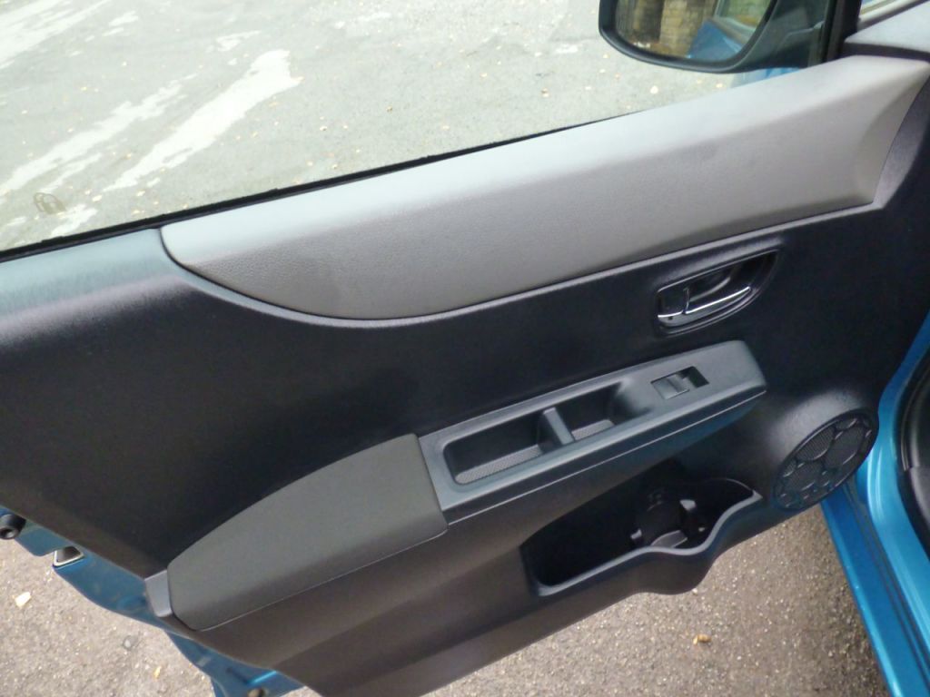 Used Toyota Yaris 2011 for sale - 76131976: Photo 29