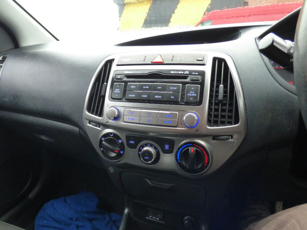 Used Hyundai i20 2013 for sale - 76508800: Photo 11