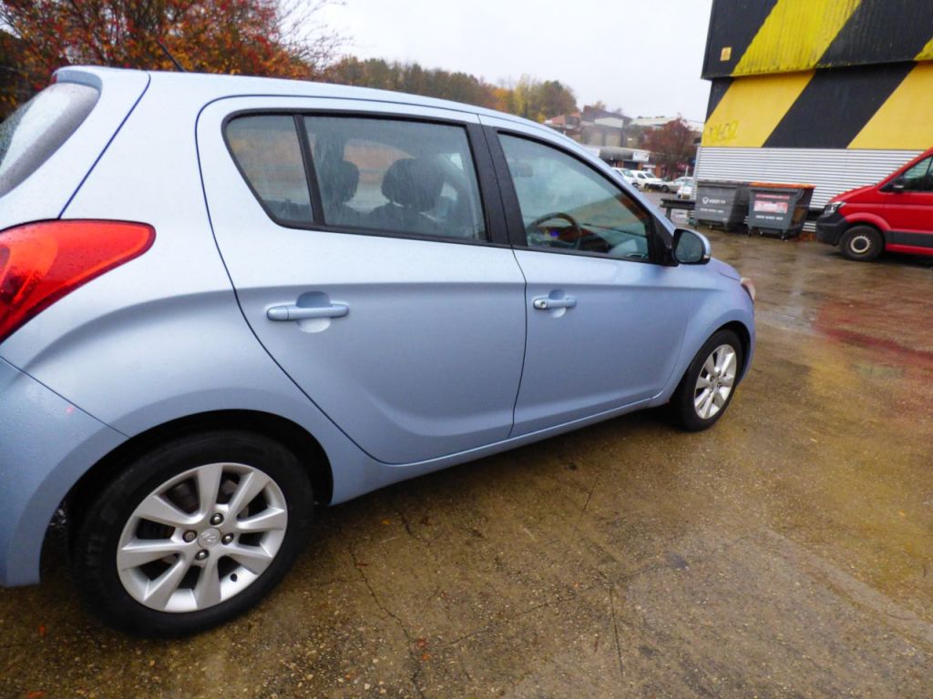 Used Hyundai i20 2013 for sale - 76508800: Photo 8