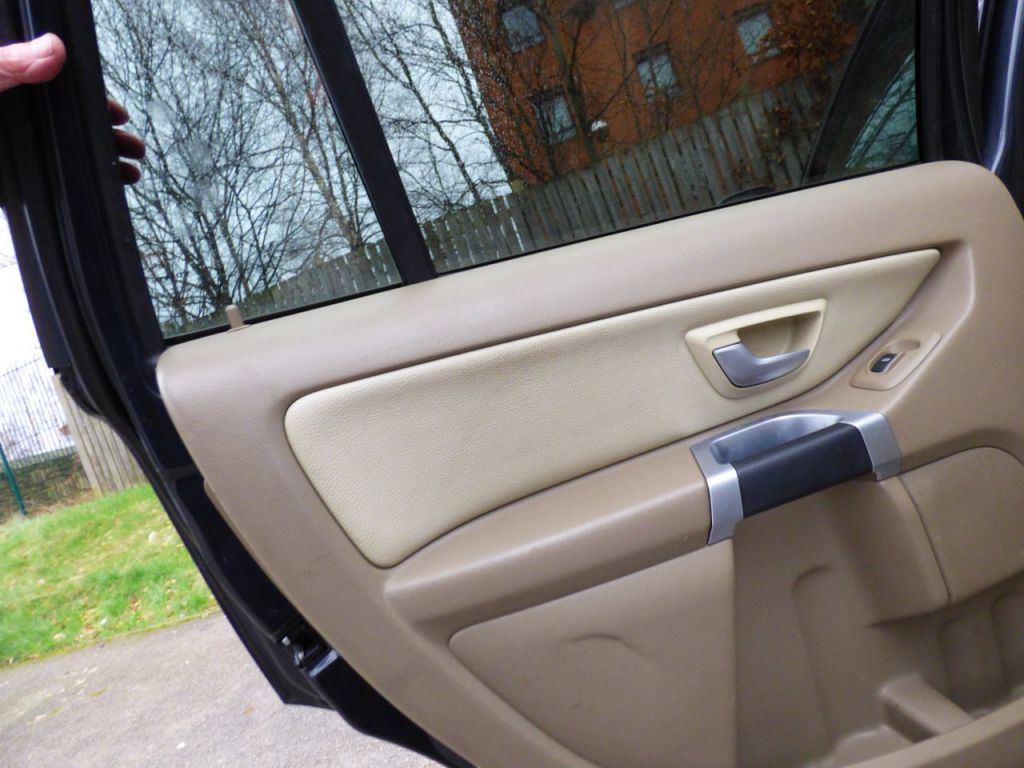 Used Volvo XC90 2010 for sale - 77679917: Photo 31