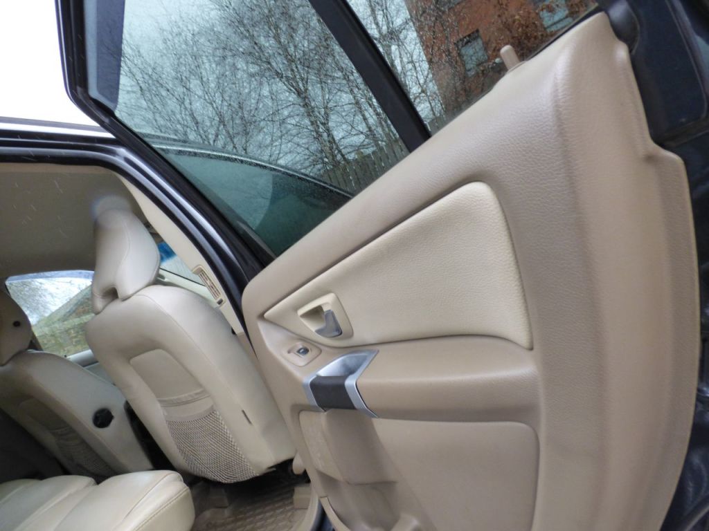 Used Volvo XC90 2010 for sale - 77679917: Photo 33