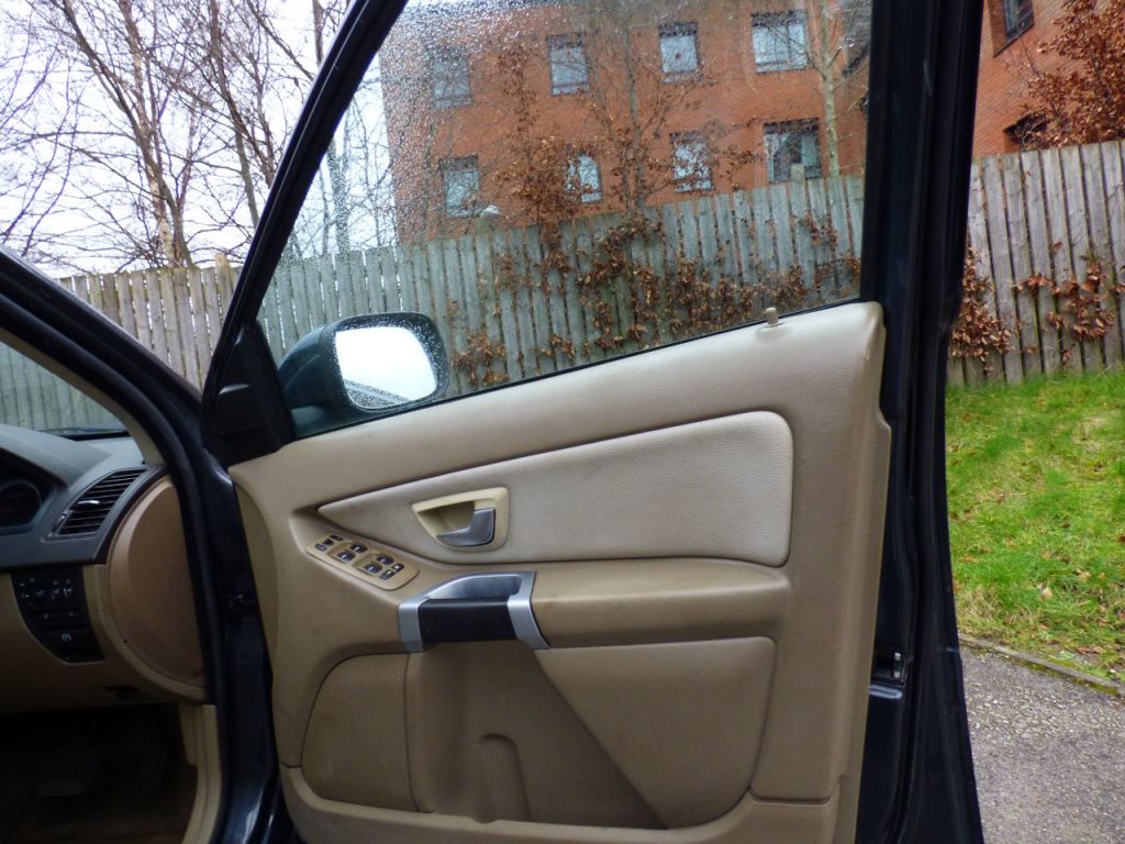 Used Volvo XC90 2010 for sale - 77679917: Photo 35