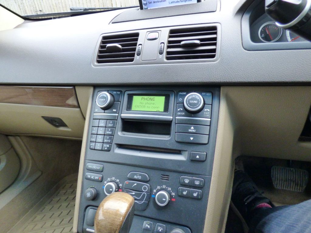 Used Volvo XC90 2010 for sale - 77679917: Photo 45