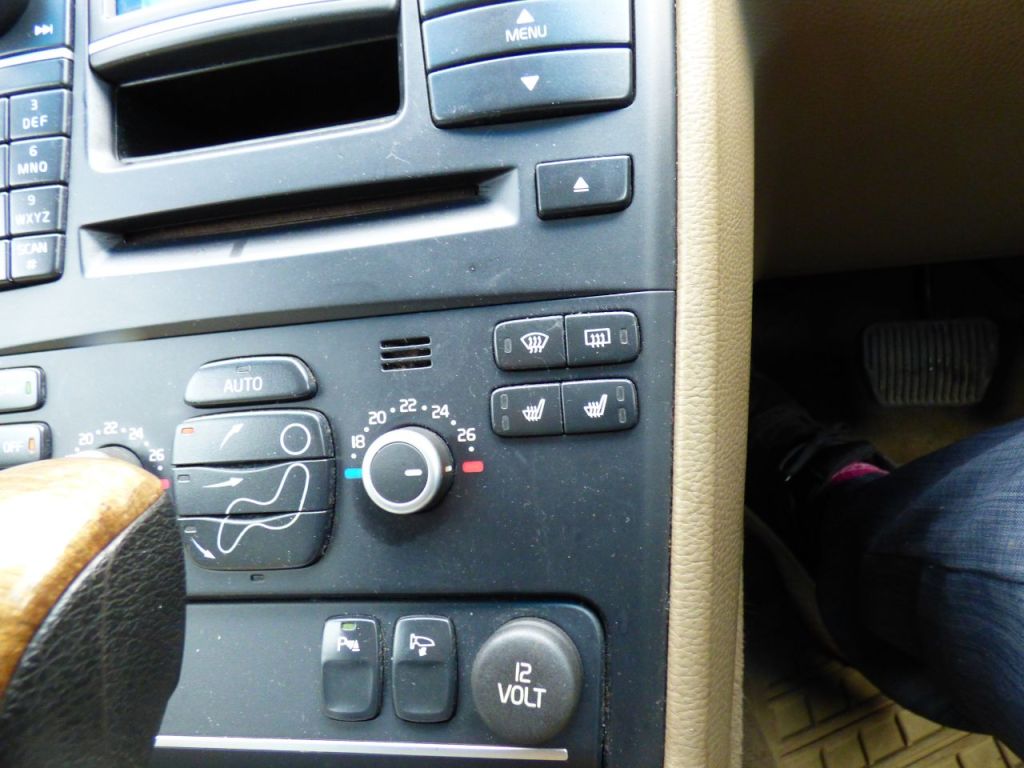 Used Volvo XC90 2010 for sale - 77679917: Photo 46