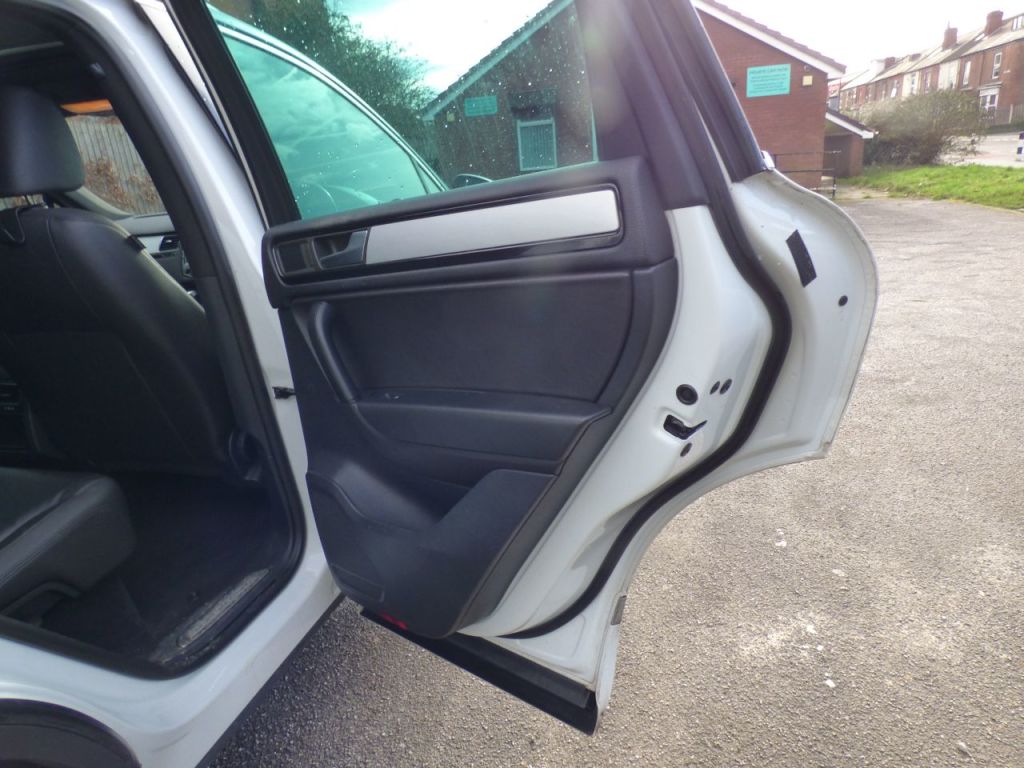 Used Volkswagen Touareg 2013 for sale - 77631489: Photo 19