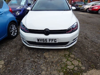 Used Volkswagen Golf 2015 for sale - 76018500: Photo