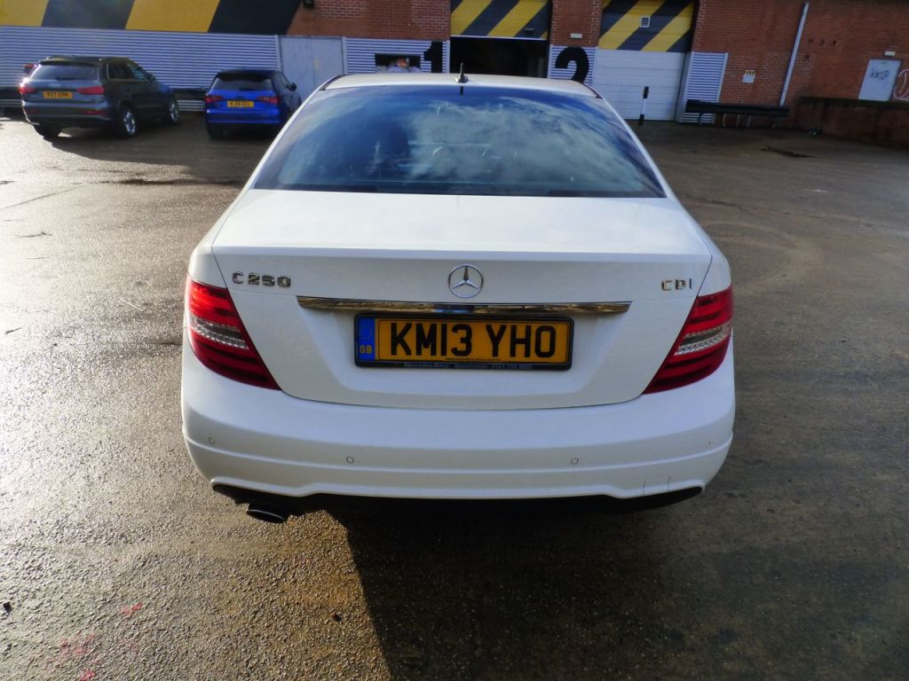 Used Mercedes-Benz C Class 2013 for sale - 77394089: Photo 4
