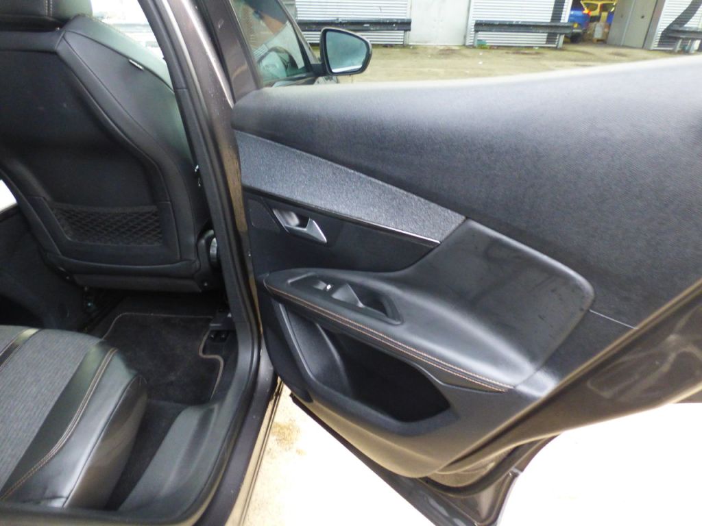 Used Peugeot 3008 2017 for sale - 77200623: Photo 12