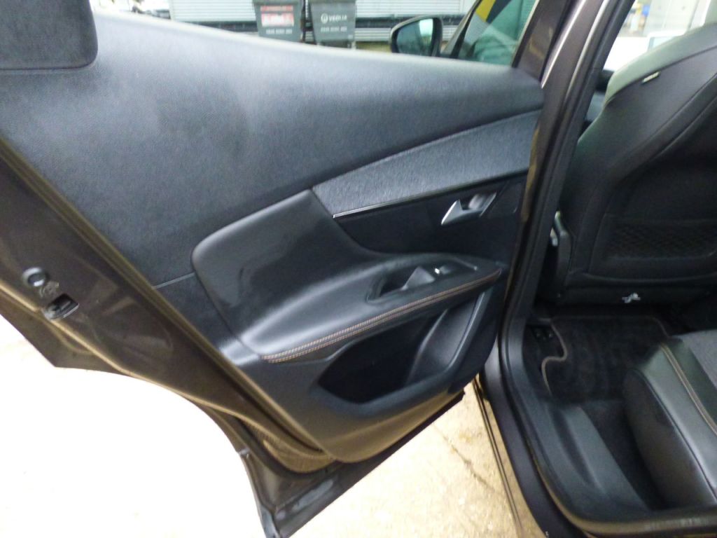 Used Peugeot 3008 2017 for sale - 77200623: Photo 15