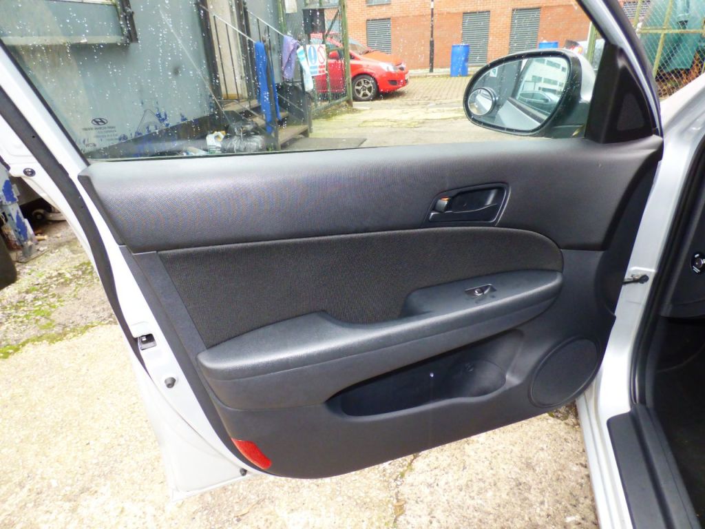 Used Hyundai i30 2010 for sale - 76616987: Photo 20