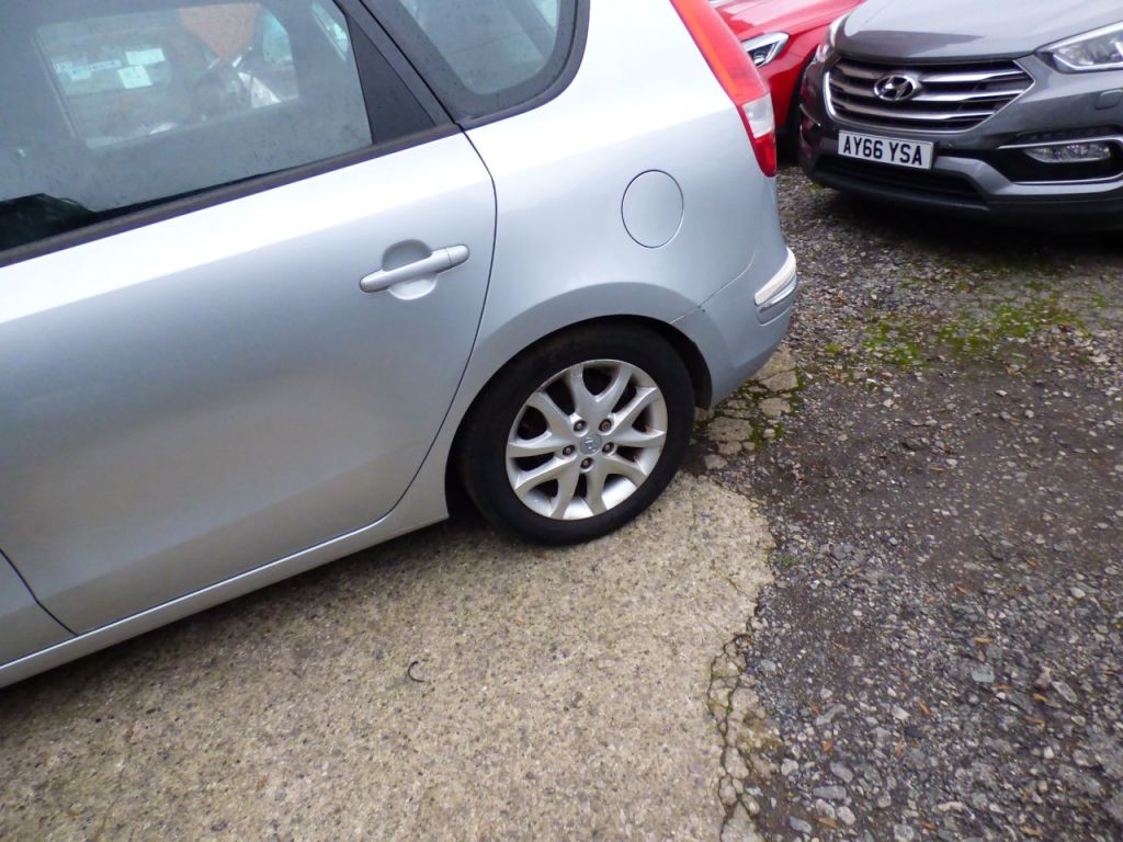 Used Hyundai i30 2010 for sale - 76616987: Photo 5