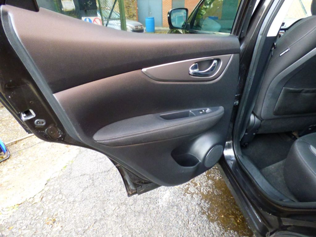 Used Nissan Qashqai 2018 for sale - 76172805: Photo 32