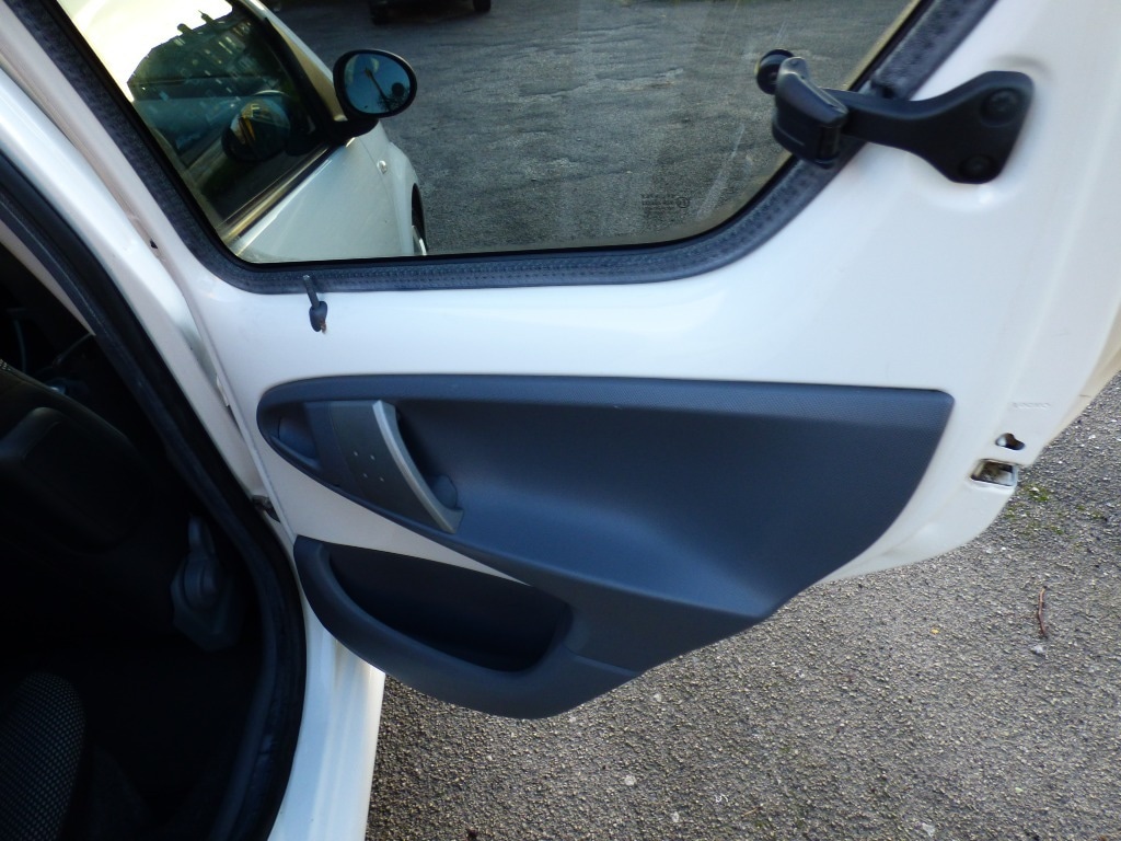 Used Toyota AYGO 2012 for sale - 76961727: Photo 13