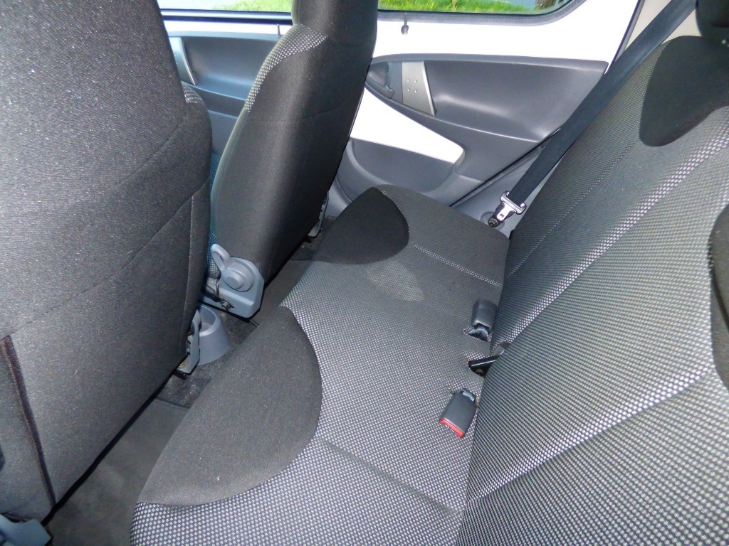 Used Toyota AYGO 2012 for sale - 76961727: Photo 8