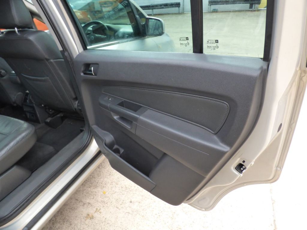 Used Vauxhall Zafira 2010 for sale - 76162574: Photo 14