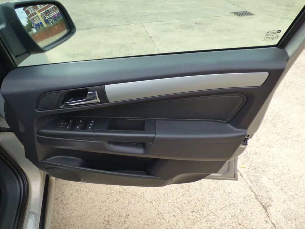 Used Vauxhall Zafira 2010 for sale - 76162574: Photo 24