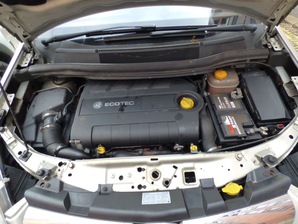 Used Vauxhall Zafira 2010 for sale - 76162574: Photo 32