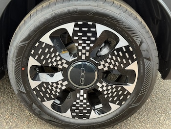 Used Fiat 600 2025 for sale - 76894640: Photo