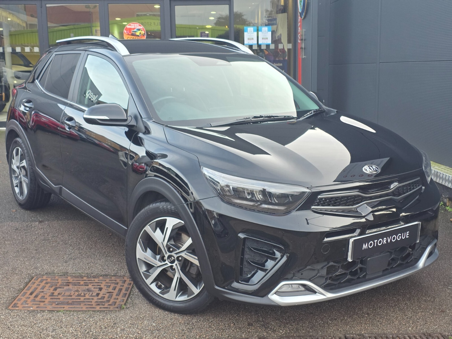 Used Kia Stonic 2021 for sale - 76556852: Photo 1