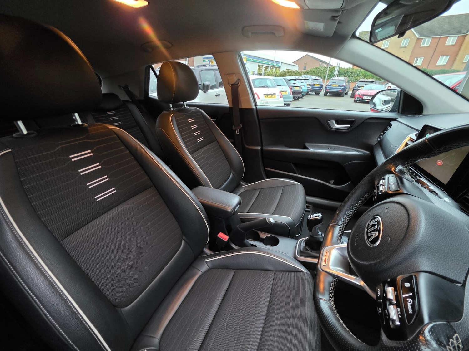 Used Kia Stonic 2021 for sale - 76556852: Photo 26