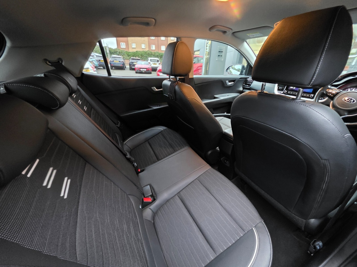 Used Kia Stonic 2021 for sale - 76556852: Photo 31