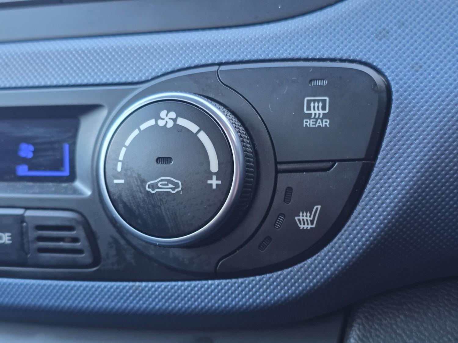 Used Hyundai i10 2015 for sale - 77726046: Photo 42